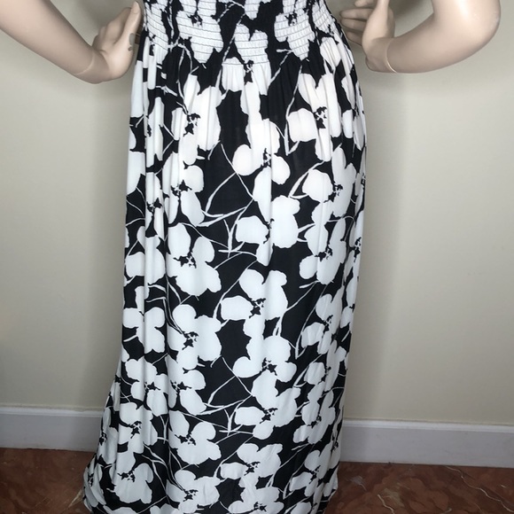 #29 Black & White Floral Maxi Dress - Picture 14 of 15